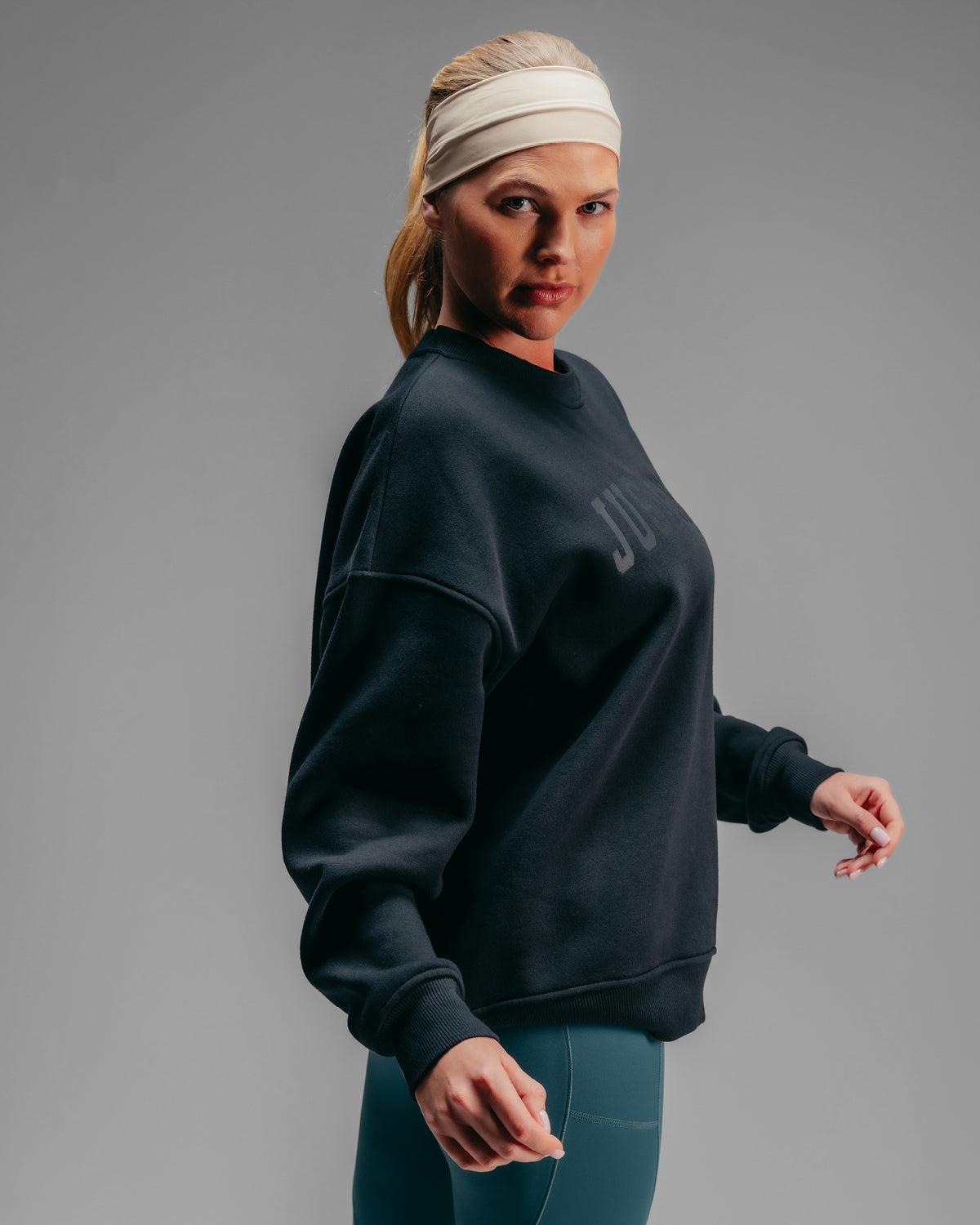 Essentials Oversized Crew - Black